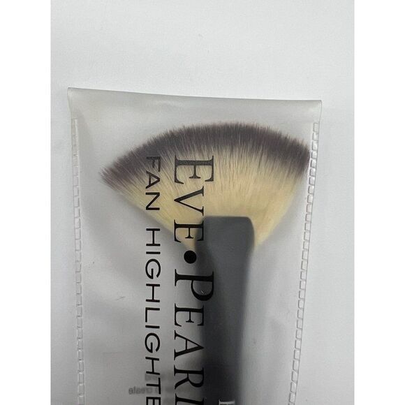 Eve Pearl Brush #204 - MicroSilk Dual Fan Highlighter Brush - Picture 3 of 4